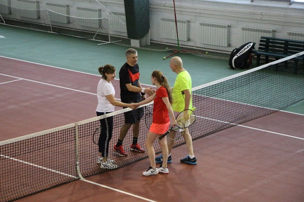 Групповые занятия теннисом для взрослых