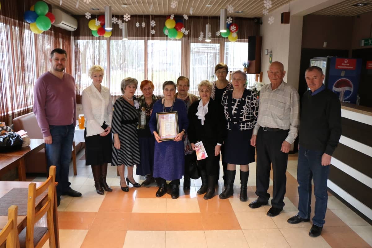 Поздравление с 90-летним юбилеем активного представителя общества совета ветеранов «Панки»